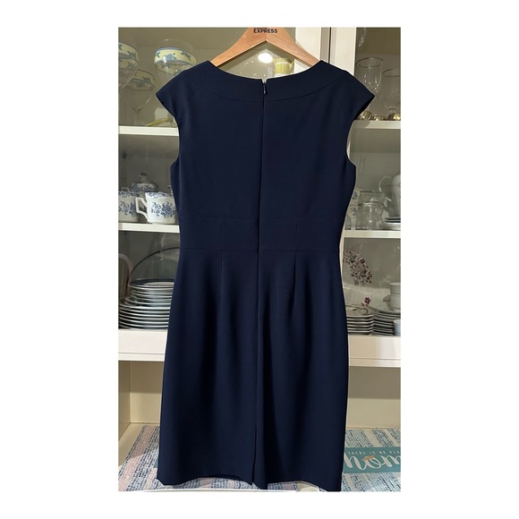 Tahari by ASL Casual Dress -
Sheath Scoop Neck Short sleeve... - Picture 3 of 7